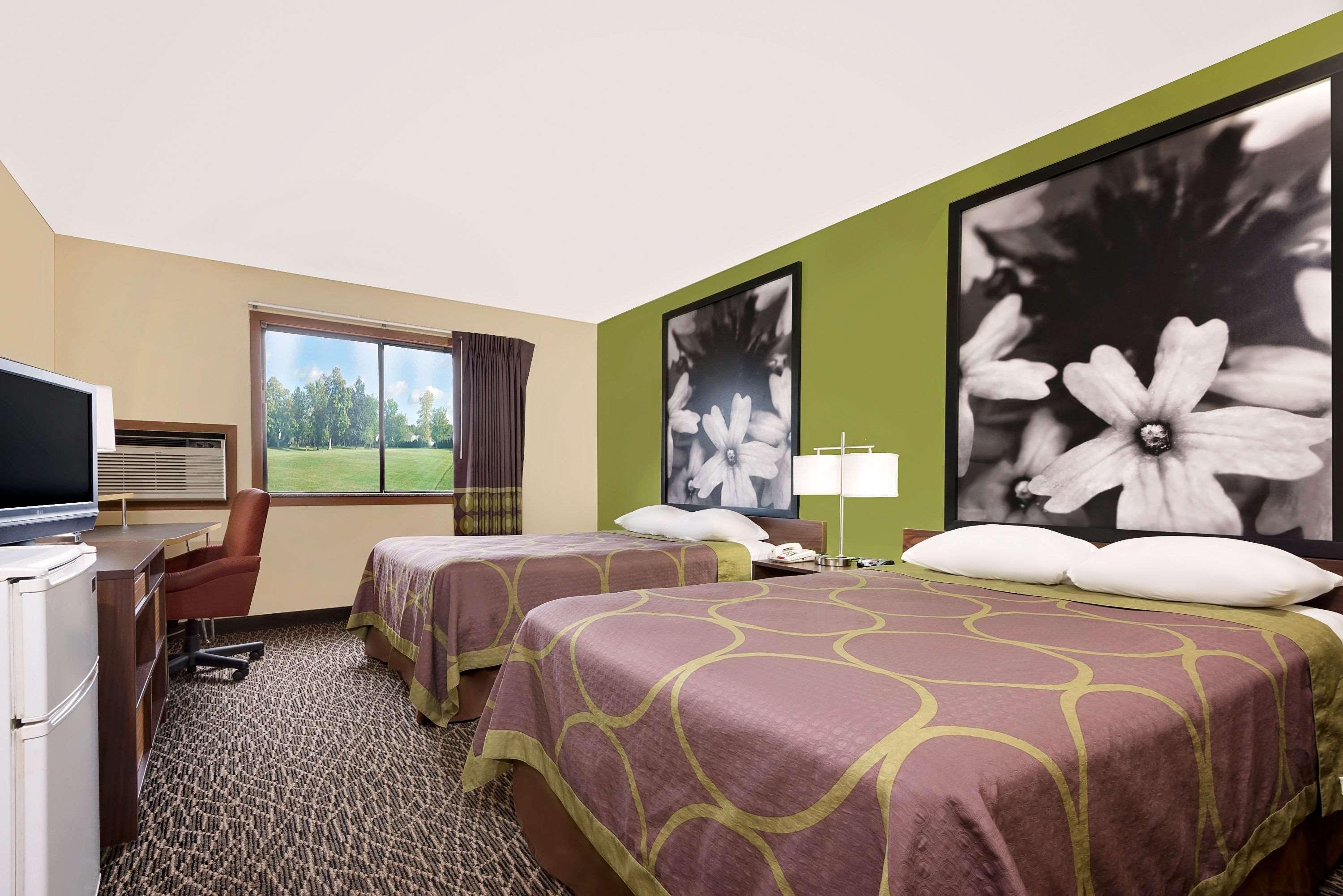 Super 8 By Wyndham Muncie/ball St. College Area 2*