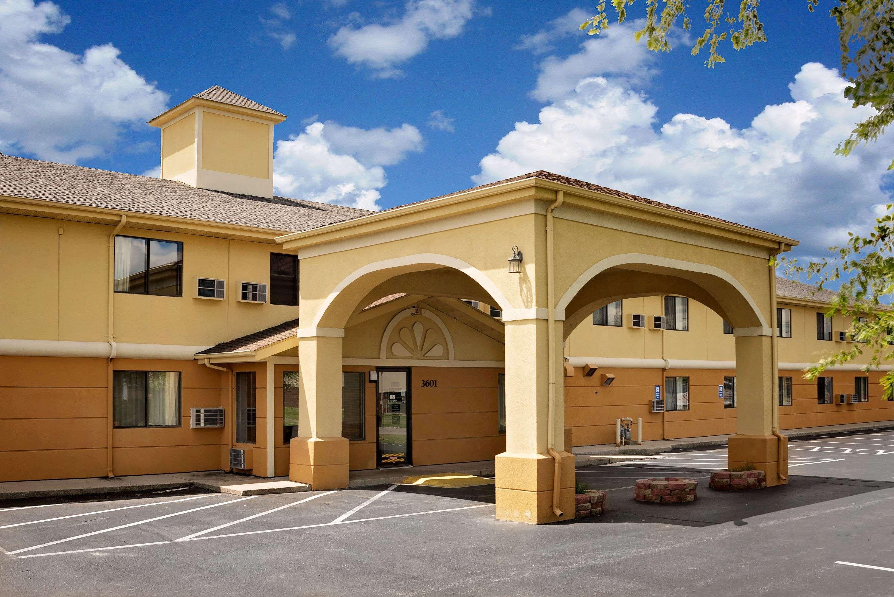 Super 8 By Wyndham Muncie/ball St. College Area 2*