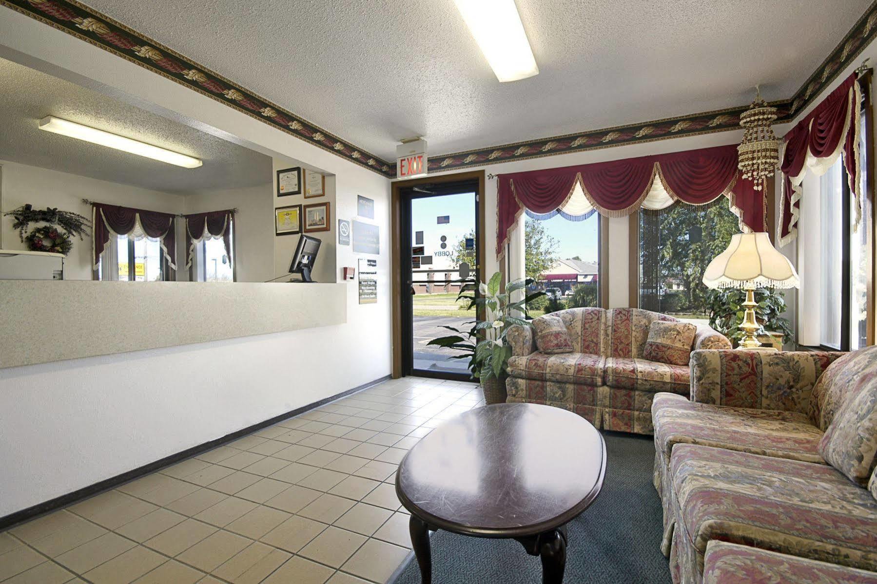Hotel Super 8 By Wyndham Muncie/ball St. College Area Muncie